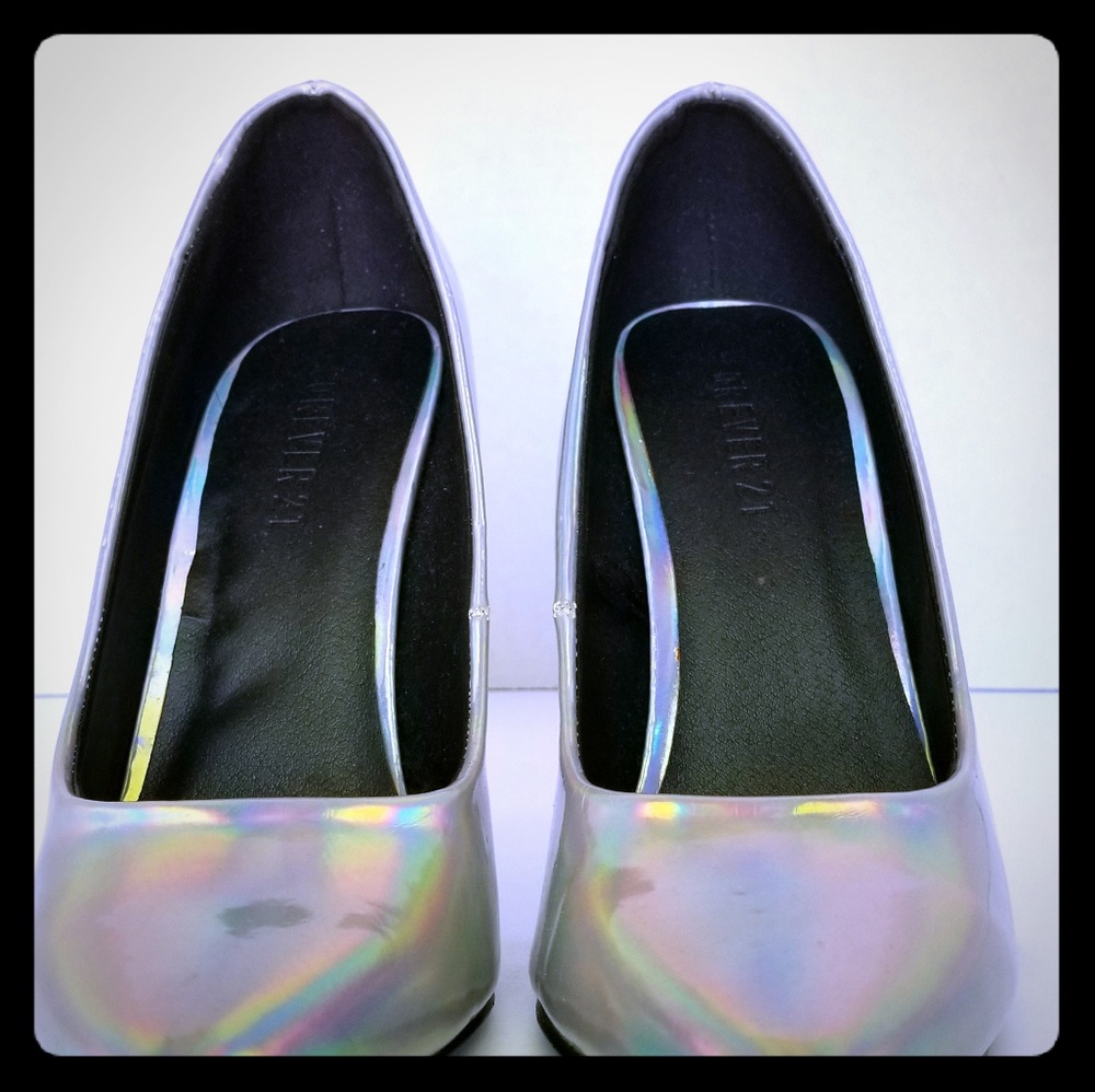 Holographic Forever 21